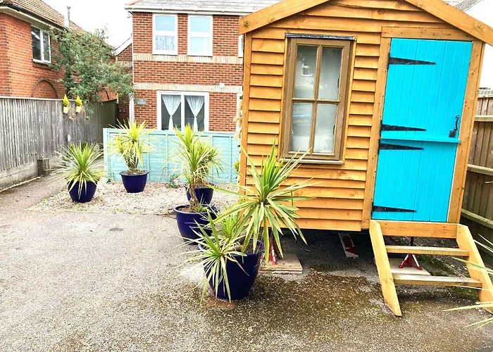 The Sashes - Stylish Apartment - Free Parking - Ultrafast Wifi - Smart Tv - Netflix - Sleeps Up To 6! Close To Poole Town Center & Sandbanks & Bournemouth