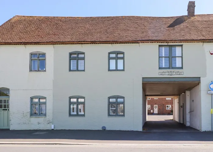 3 West Quay Mews