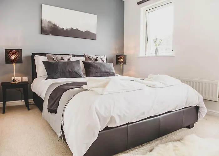 Poole House For 8 Garden, Parking, 3Mins From Beach