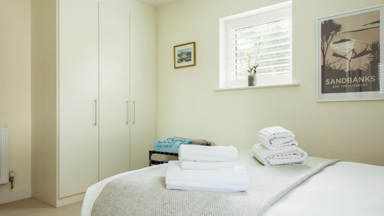 Twin Palms * Poole
