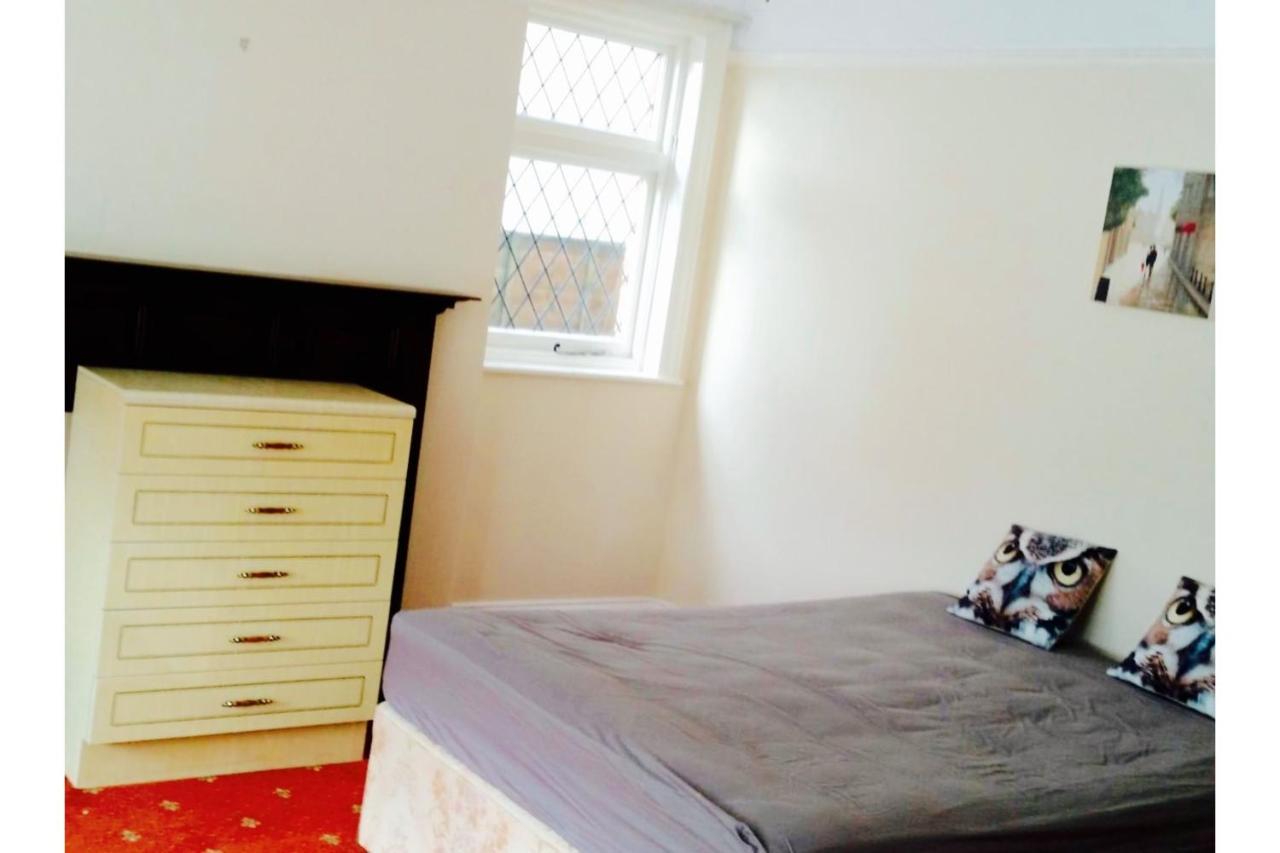 Oyo Kingland Court Poole