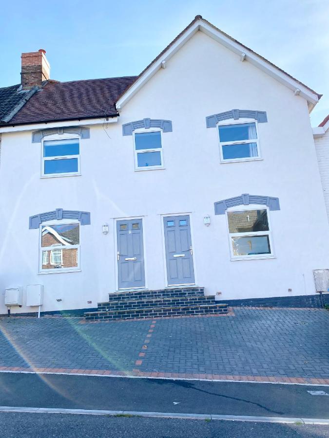 Holiday home Sandbanks Garden Retreat: 2-bedroom Smart Near Poole