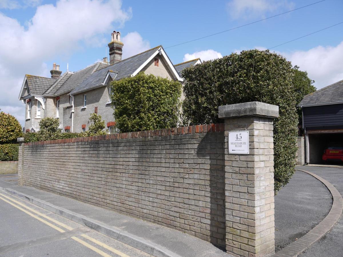 Cranborne House Guest house *