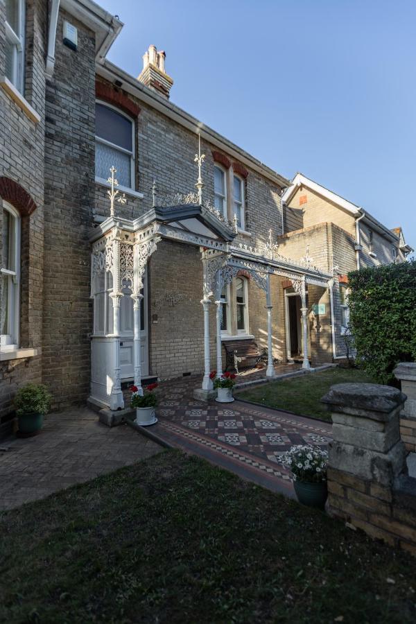 Guest house Cranborne House