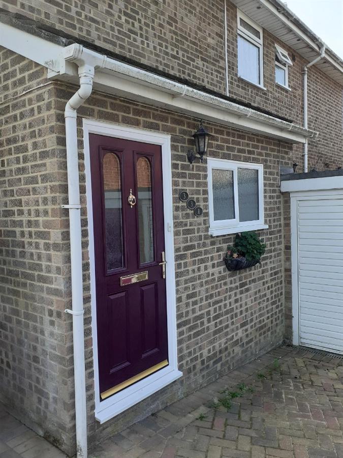 Double Bedroom Sleeps 1 Or 2 With Back Garden View * Poole