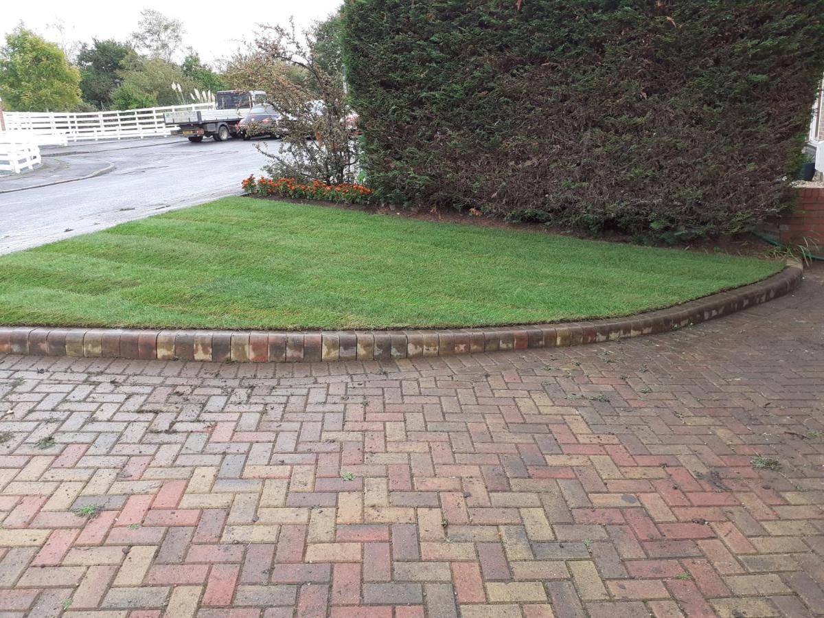 Newly Decorated & Furniture, 2 Single Beds, Large Room, Sofa, Netflix, Garden View, Patio & Seating 2* Poole