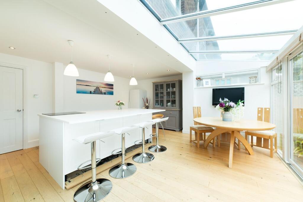 Holiday home Aderta Stylish House