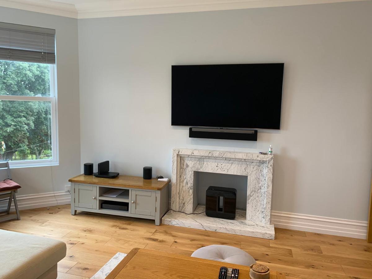 Sea View Newly Refurbished Flat *