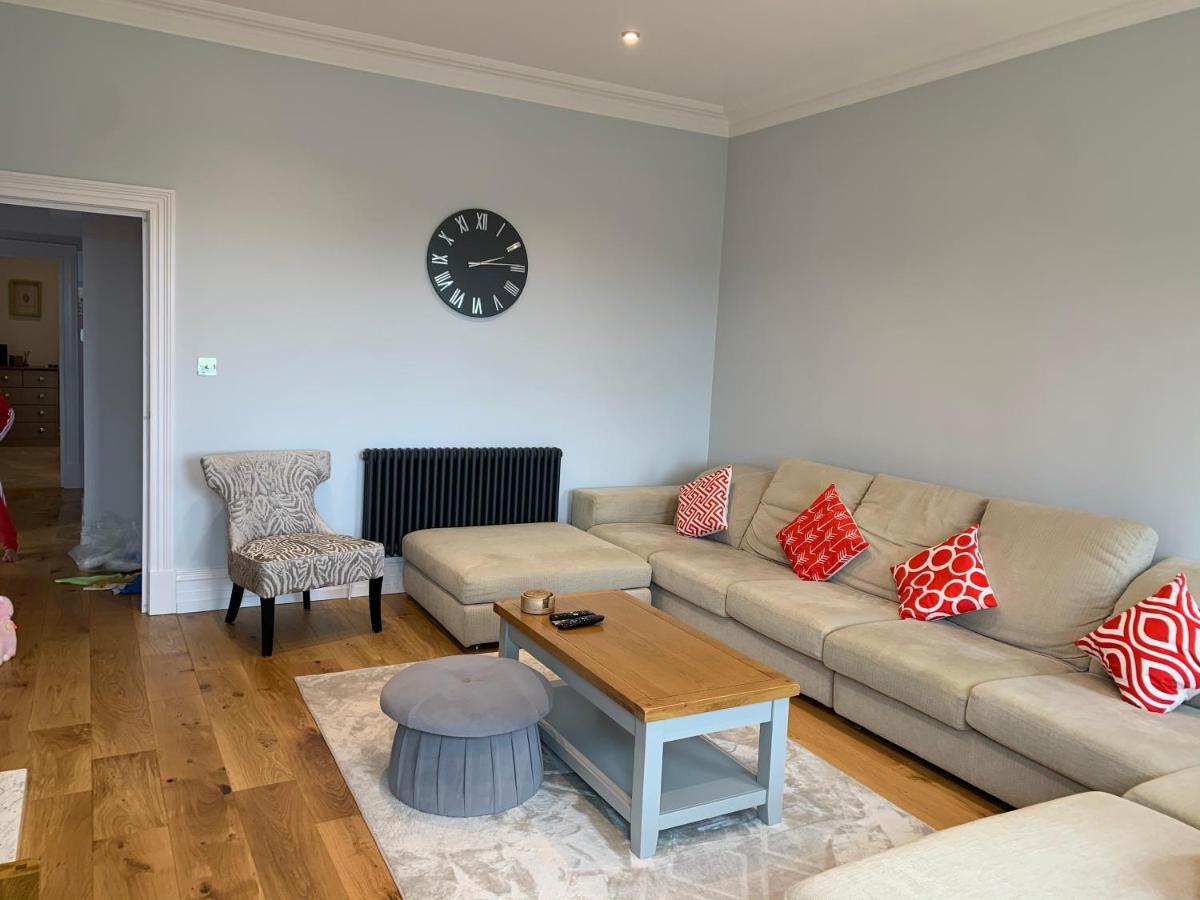 Sea View Newly Refurbished Flat *