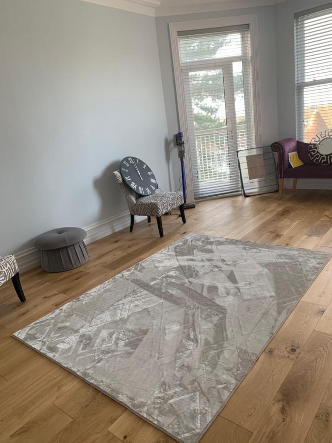 Sea View Newly Refurbished Flat Apartment *