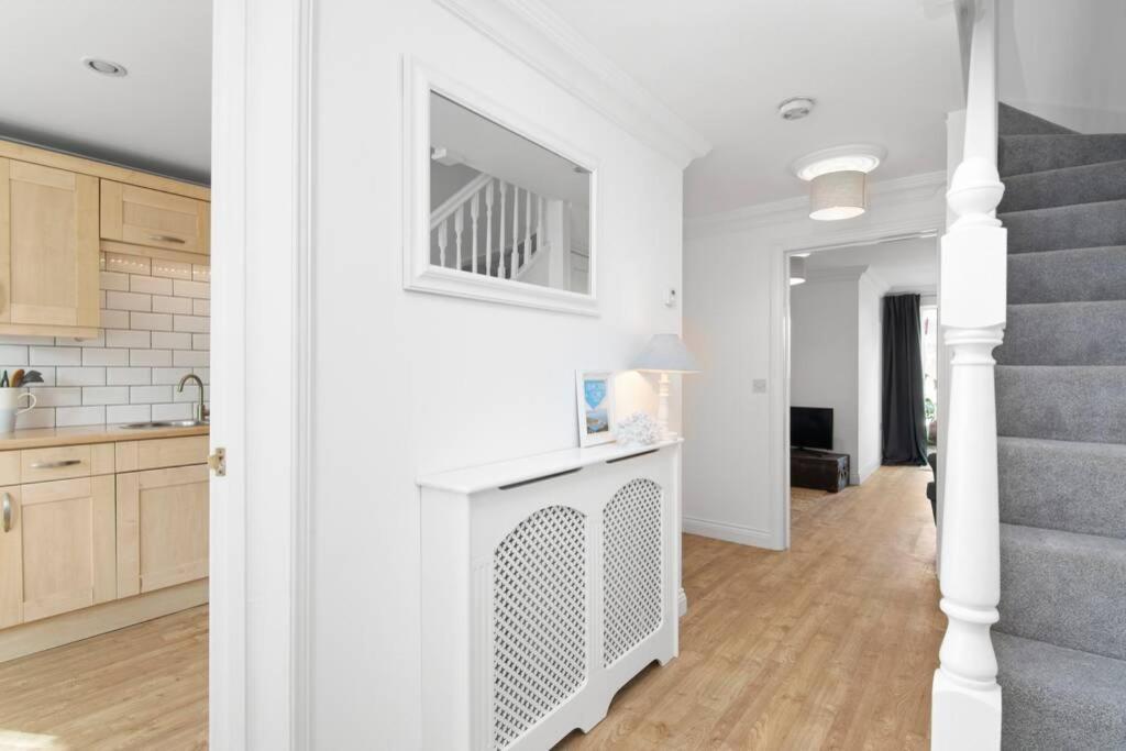 Church Cottages - 3bd Coastal Retreat With Parking Holiday home