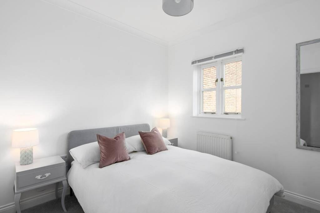 Church Cottages - 3bd Coastal Retreat With Parking Holiday home *