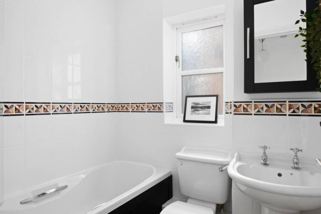 Church Cottages - 3bd Coastal Retreat With Parking Holiday home