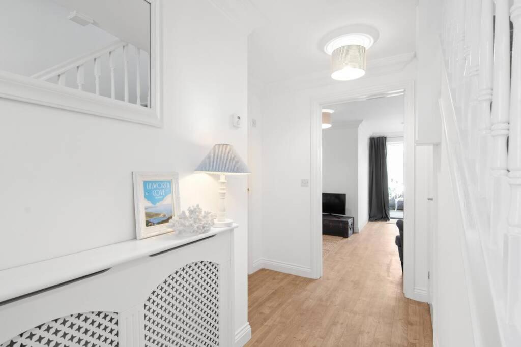 Church Cottages - 3bd Coastal Retreat With Parking *
