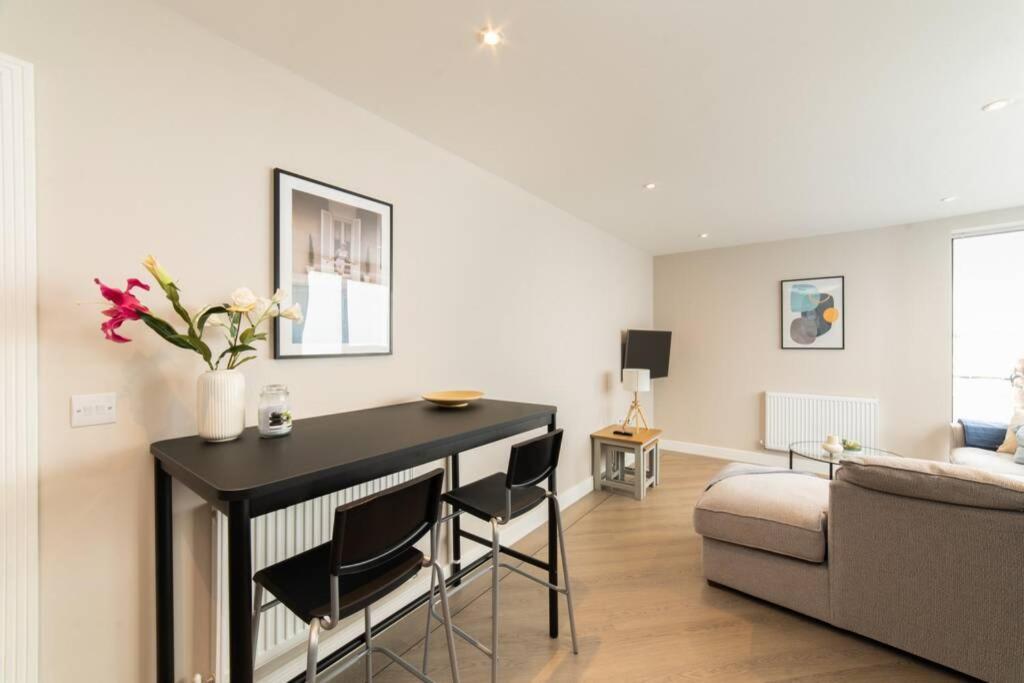No Five Harbour Side Apartment