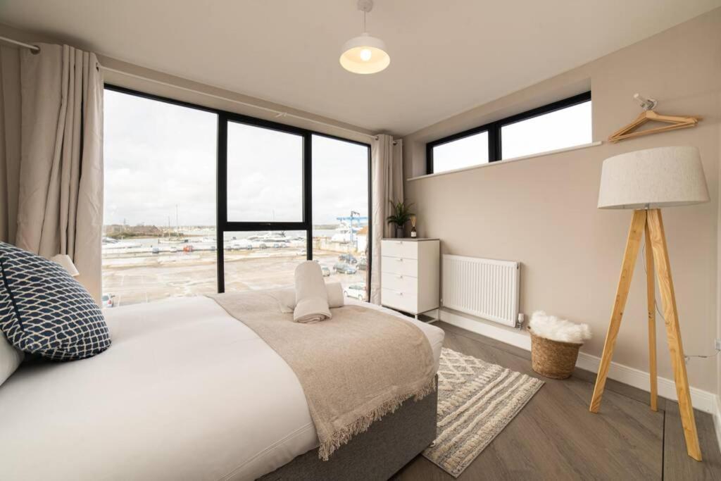 No Five Harbour Side *