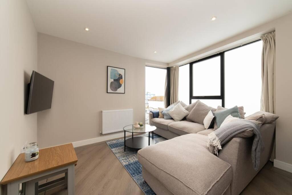 No Five Harbour Side Apartment Poole