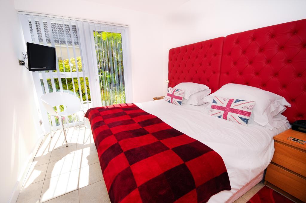 Bed & Breakfast The White Lodge 2*