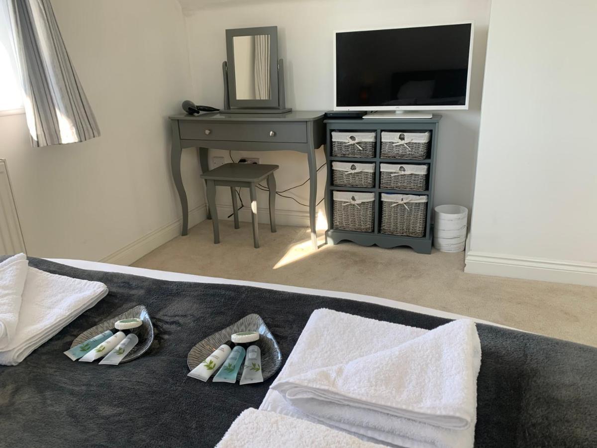 3 Bedroom Detached Beach House Holiday home Poole