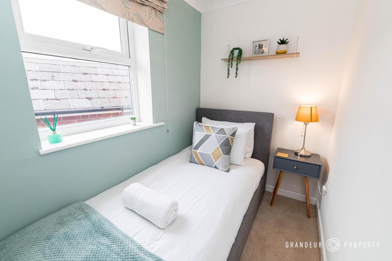 Stunning & Classy 2bed House, Poole, Parking Poole