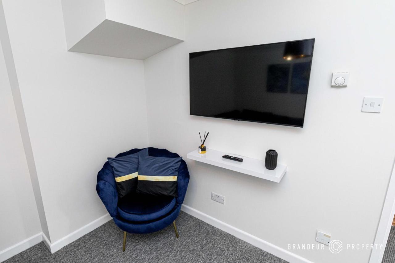 Stunning & Classy 2bed House, Poole, Parking *