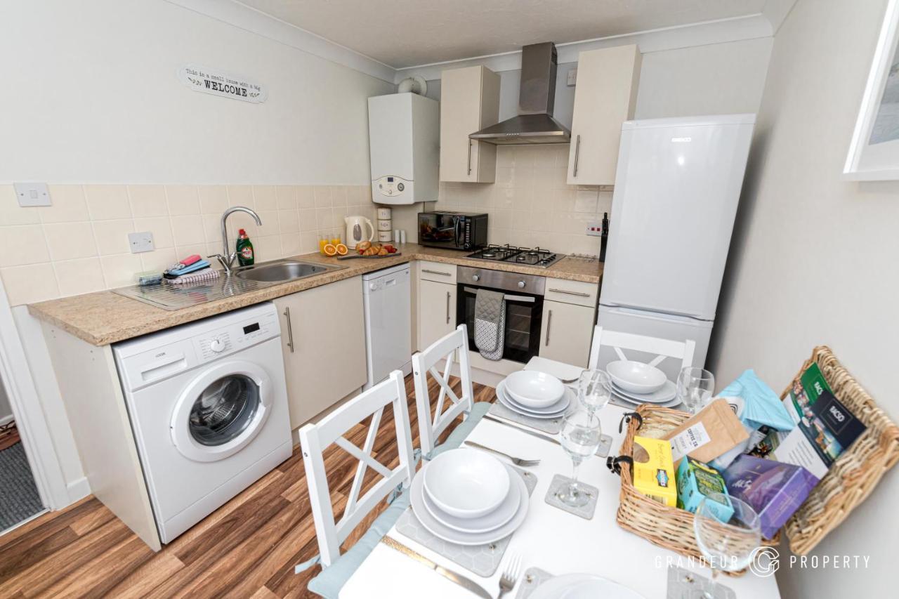 Holiday home Stunning & Classy 2bed House, Poole, Parking