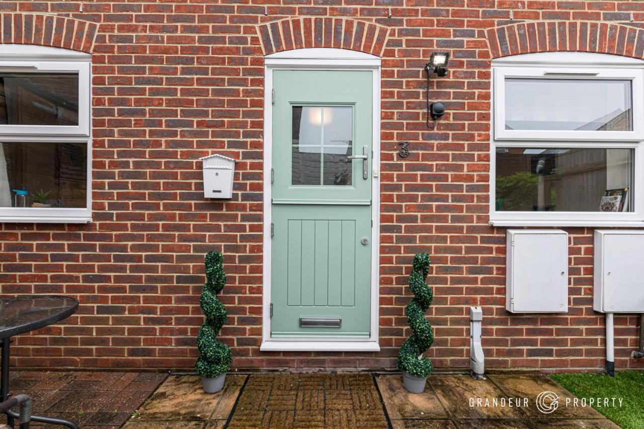 Holiday home Stunning & Classy 2bed House, Poole, Parking Poole