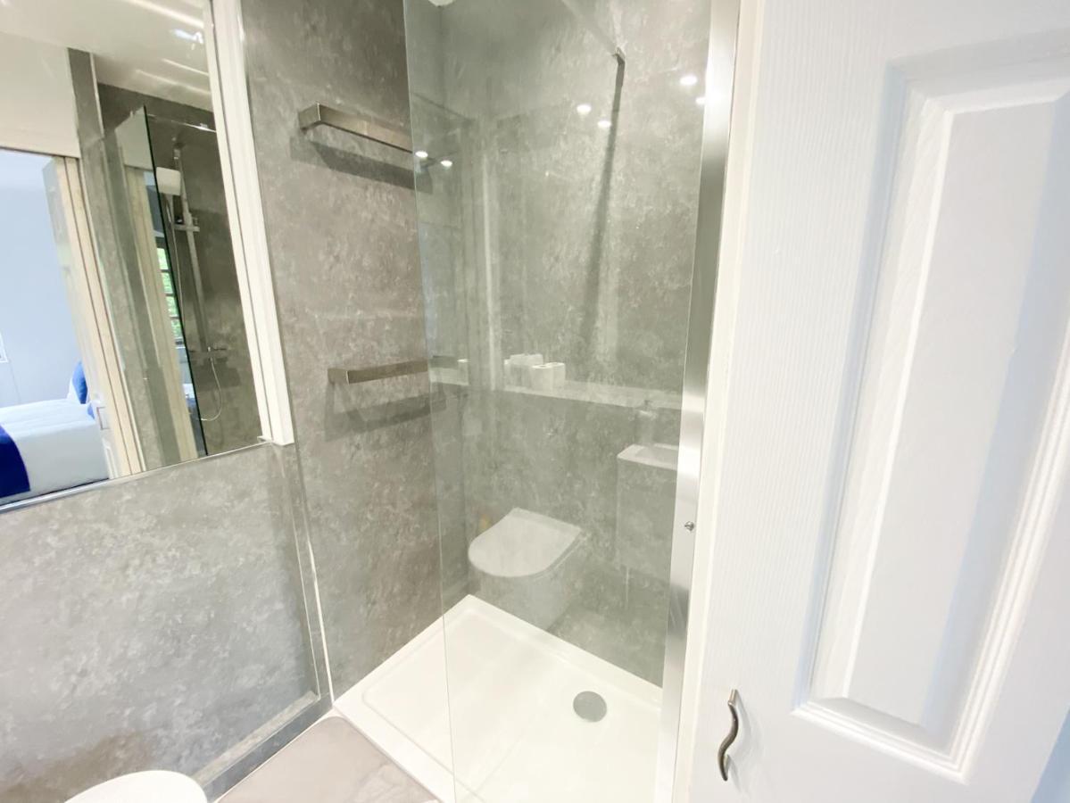 Holiday home Harbourside House - Great Location - Parking - 2 En-suites - Sleeps 5 1 Poole