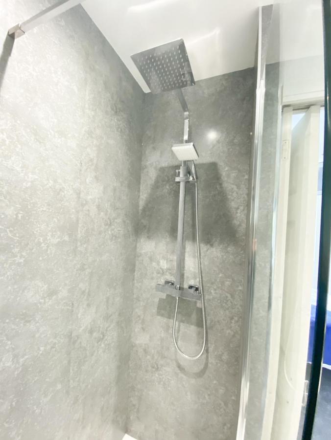 Harbourside House - Great Location - Parking - 2 En-suites - Sleeps 5 1 *