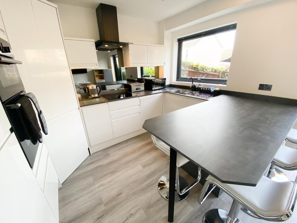Harbourside House - Great Location - Parking - 2 En-suites - Sleeps 5 1 *