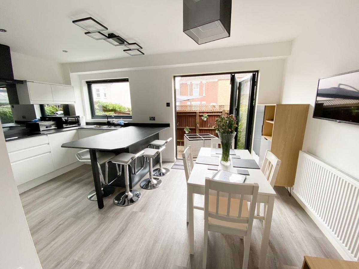 Harbourside House - Great Location - Parking - 2 En-suites - Sleeps 5 1 *