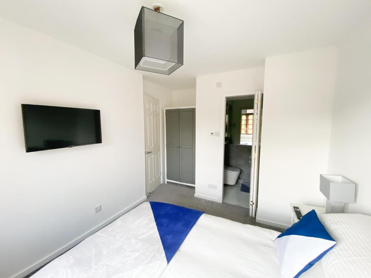 Holiday home Harbourside House - Great Location - Parking - 2 En-suites - Sleeps 5 1 Poole