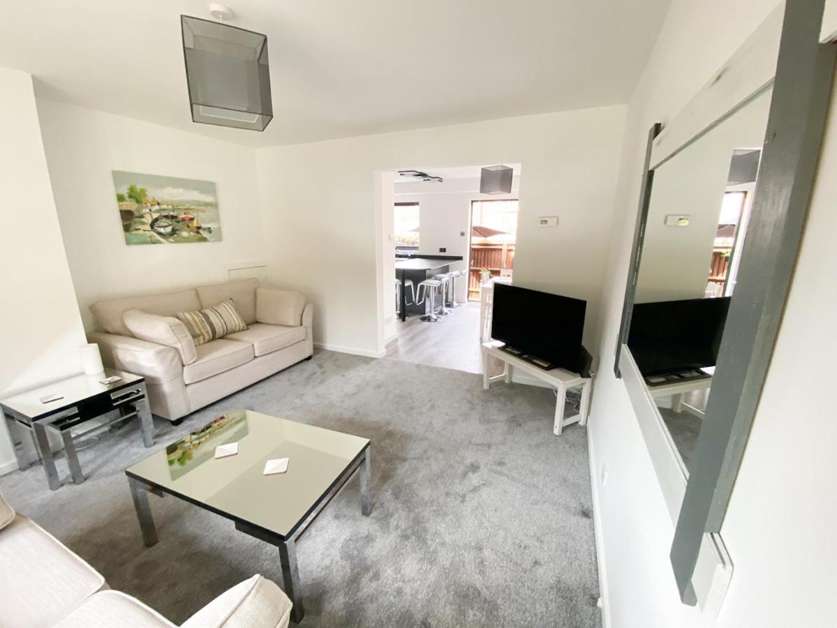 Harbourside House - Great Location - Parking - 2 En-suites - Sleeps 5 1