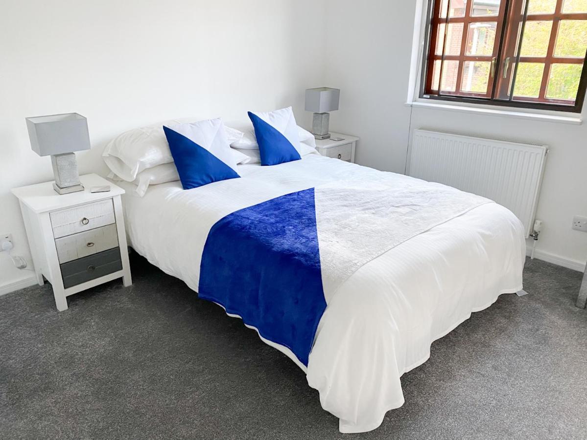Harbourside House - Great Location - Parking - 2 En-suites - Sleeps 5 1