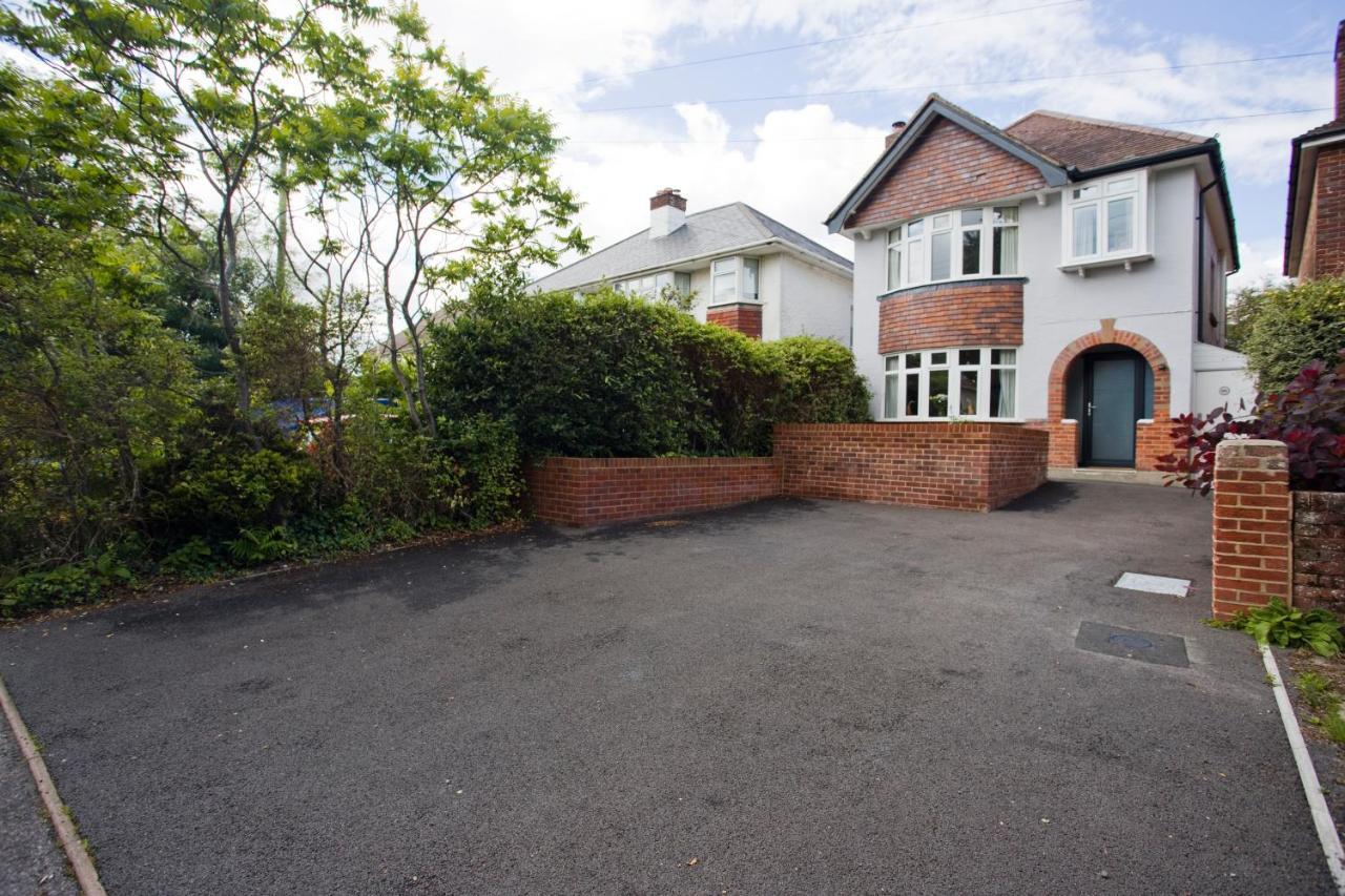 Ashley House - Beautiful 3 Bedroom House In A Fantastic Location Near Sandbanks. Holiday home *