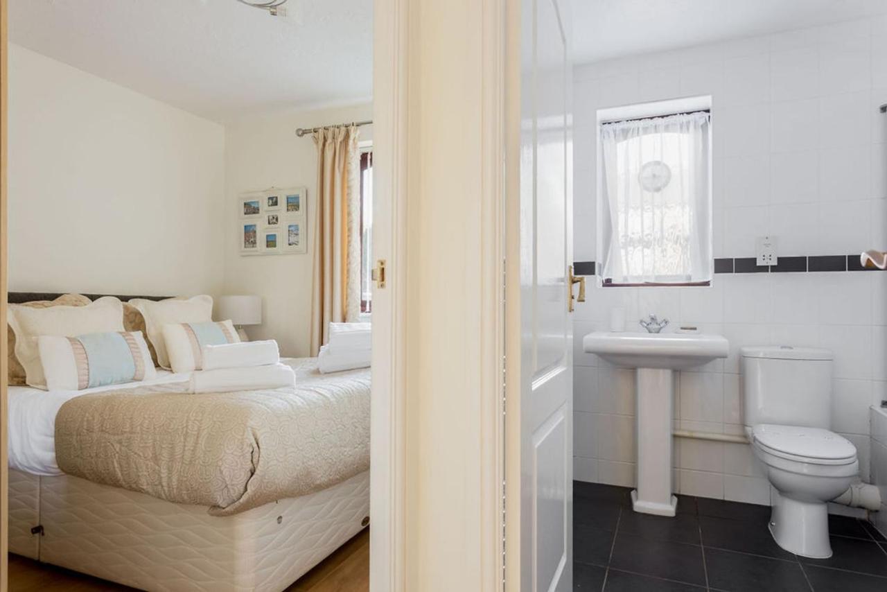 Holiday home Flutes Poole