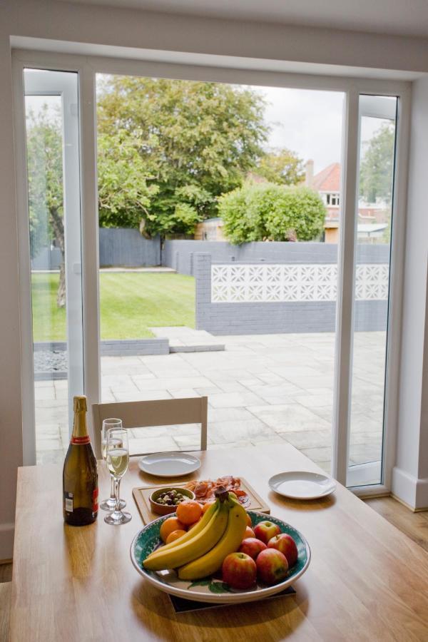 Ashley House - Beautiful 3 Bedroom House In A Fantastic Location Near Sandbanks. Holiday home