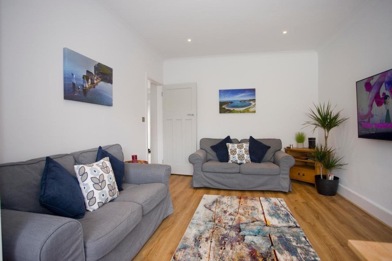 Ashley House - Beautiful 3 Bedroom House In A Fantastic Location Near Sandbanks. Holiday home