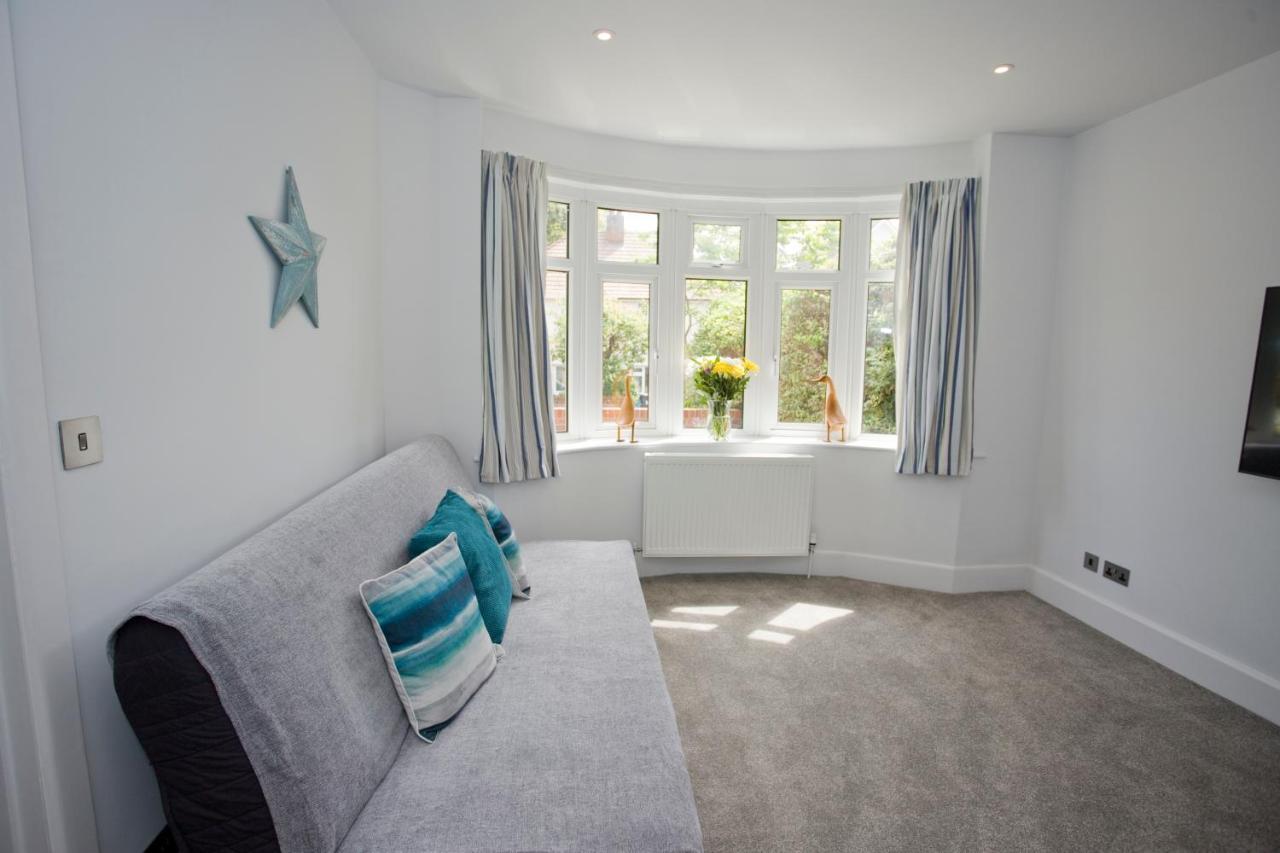 Ashley House - Beautiful 3 Bedroom House In A Fantastic Location Near Sandbanks. Holiday home Poole