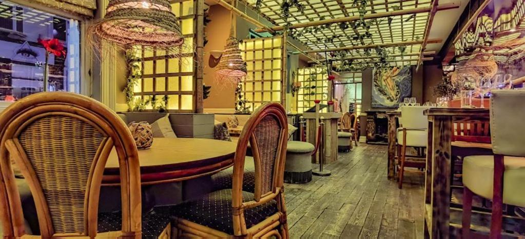Ox Hotel, Bar, & Grill Hotel 3*
