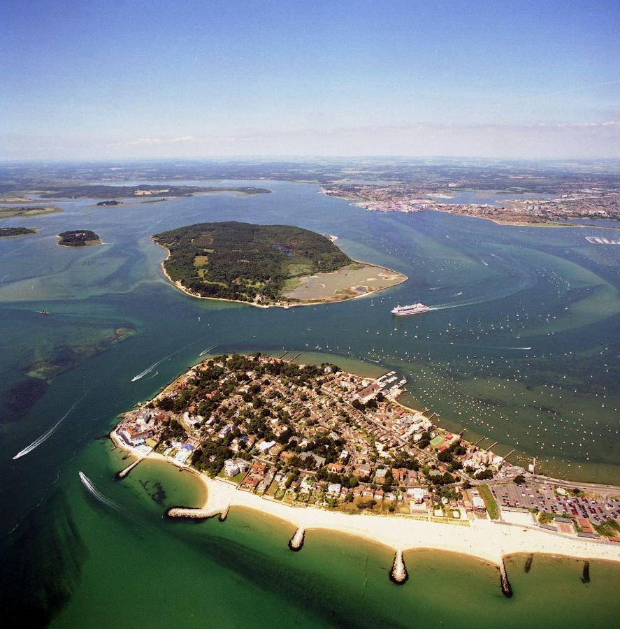 Ocean Escape * Poole