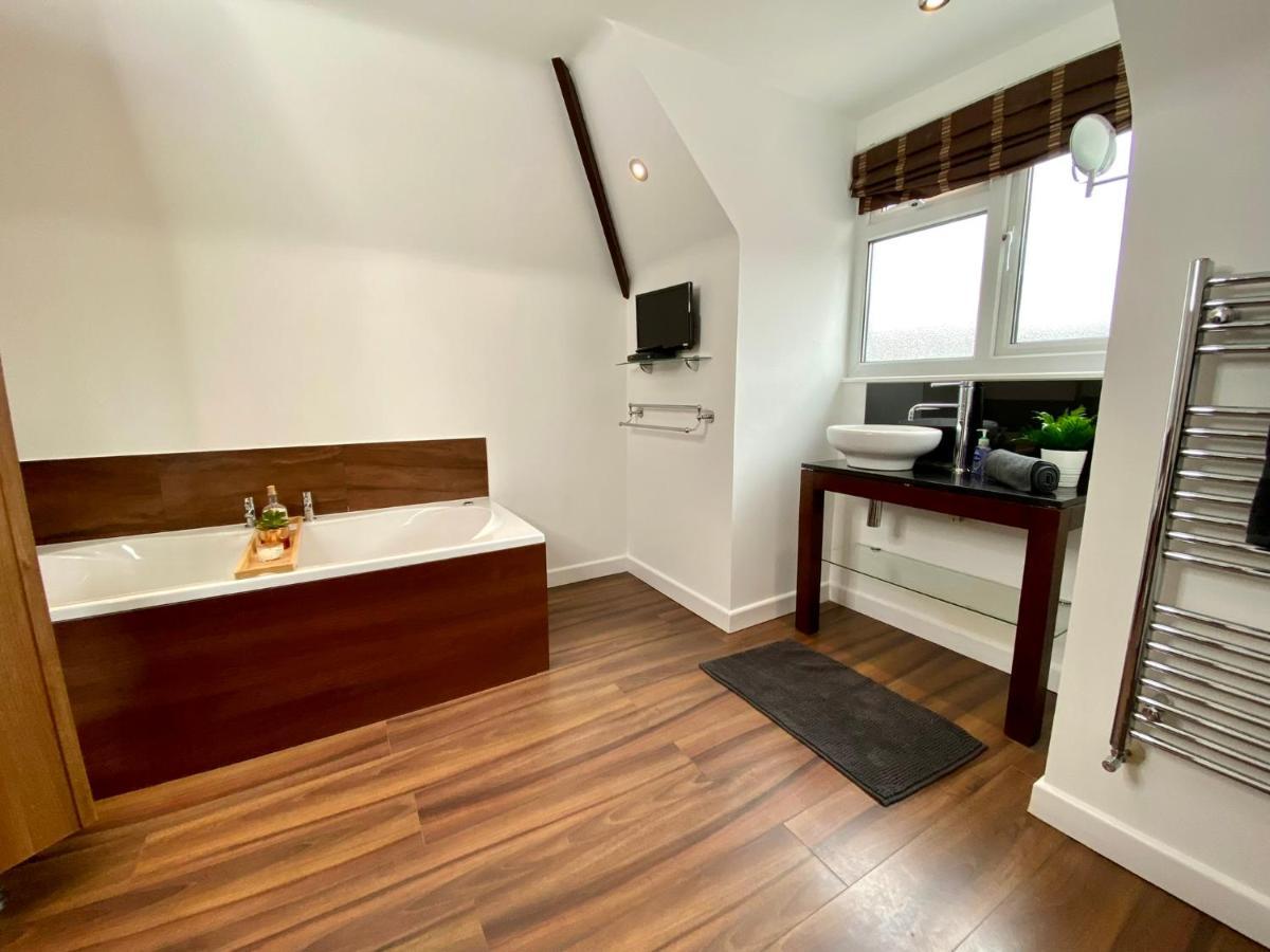 Lovely House In A Great Location With Parking, Wifi & Smart Tv - Near & Bournemouth Holiday home Poole