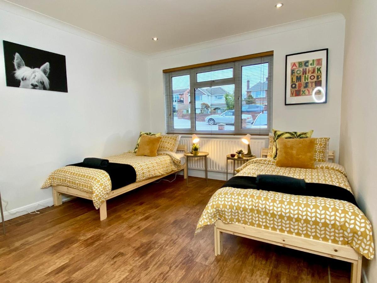 Holiday home Lovely House In A Great Location With Parking, Wifi & Smart Tv - Near & Bournemouth *