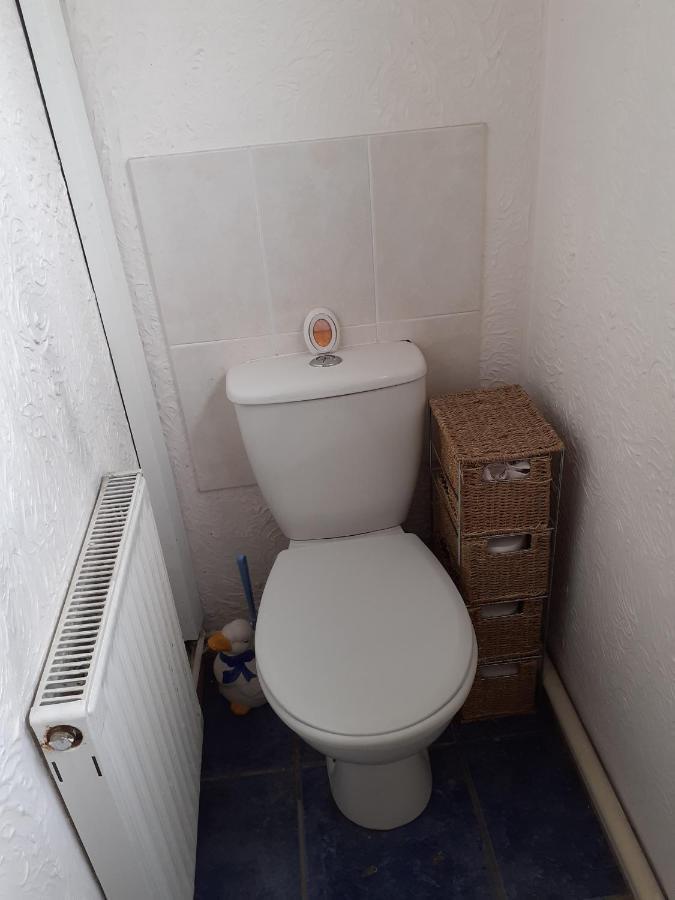 Double Bedroom Sleeps 1 Or 2 With Back Garden View Poole