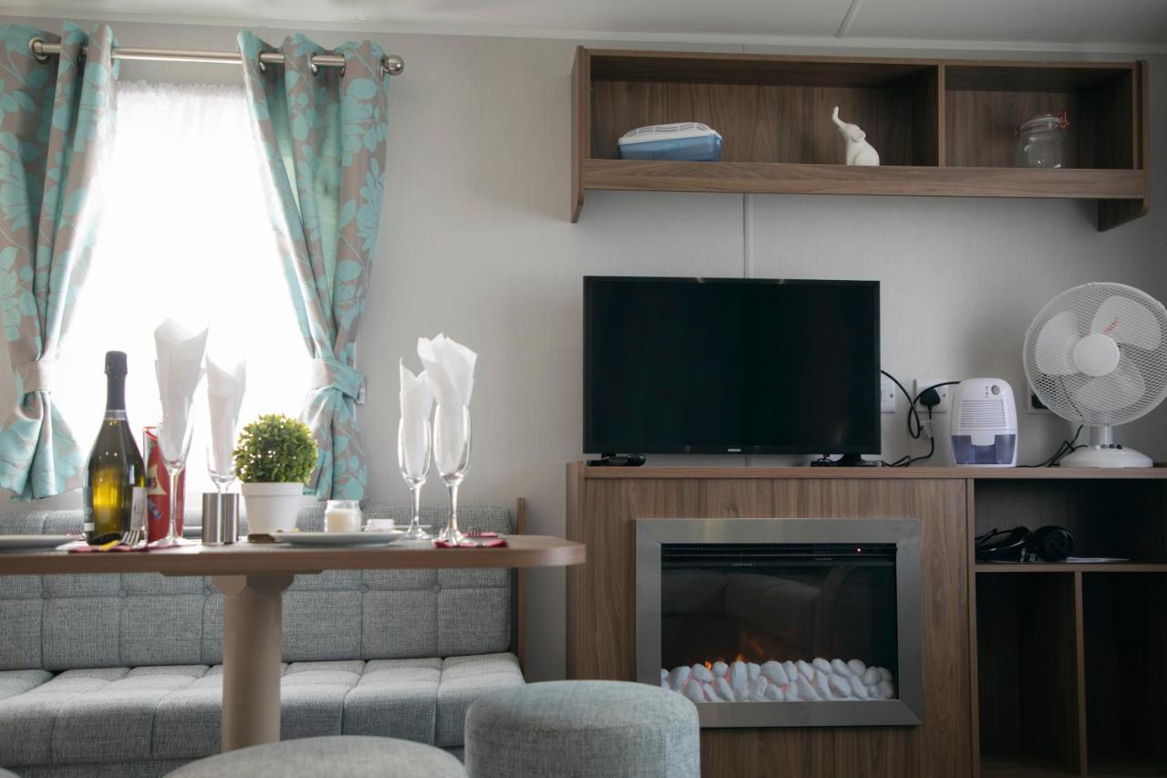 51 Lytchett Bay View, 3 Bed, Rockley Park *