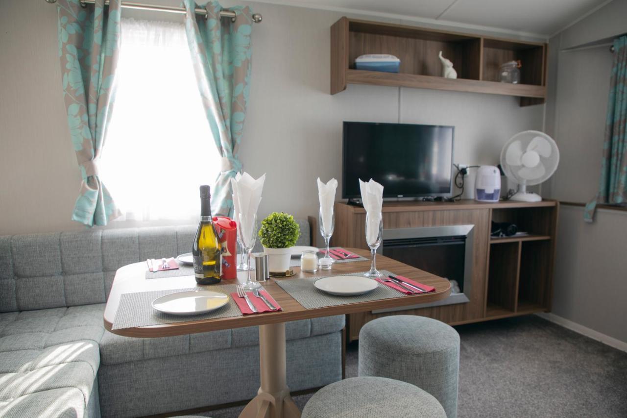 51 Lytchett Bay View, 3 Bed, Rockley Park Guest house Poole