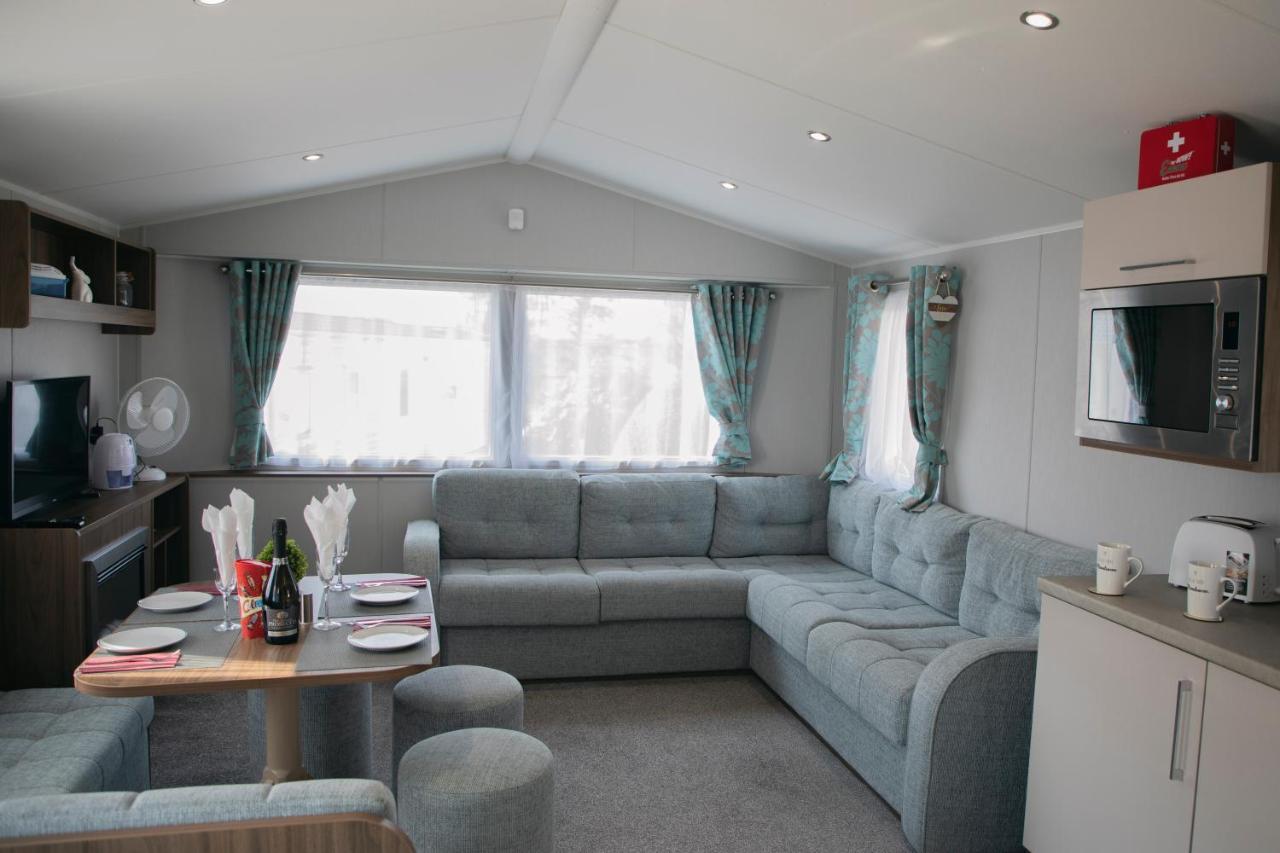 51 Lytchett Bay View, 3 Bed, Rockley Park * Poole