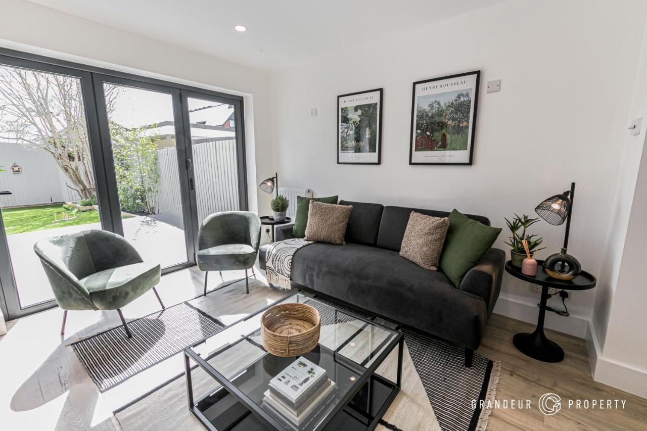 Casa de férias Stylish 4 Bed House In With Garden & Parking *