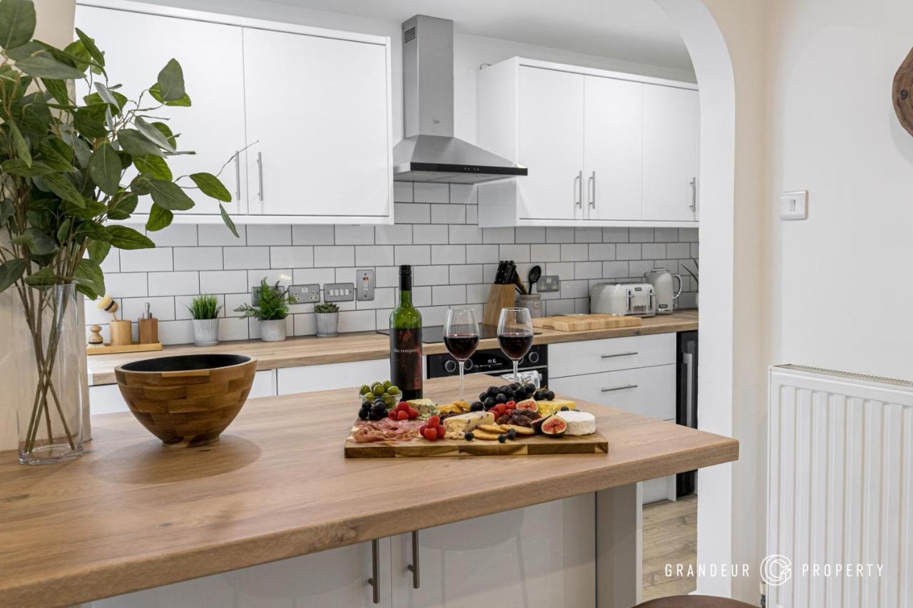 Stylish 4 Bed House In With Garden & Parking Casa de férias Poole