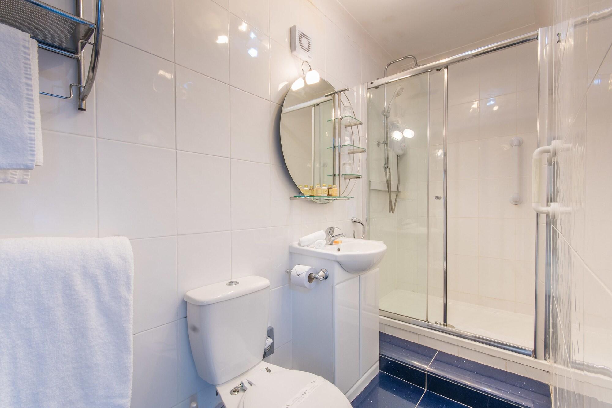 Grovefield Manor 4*